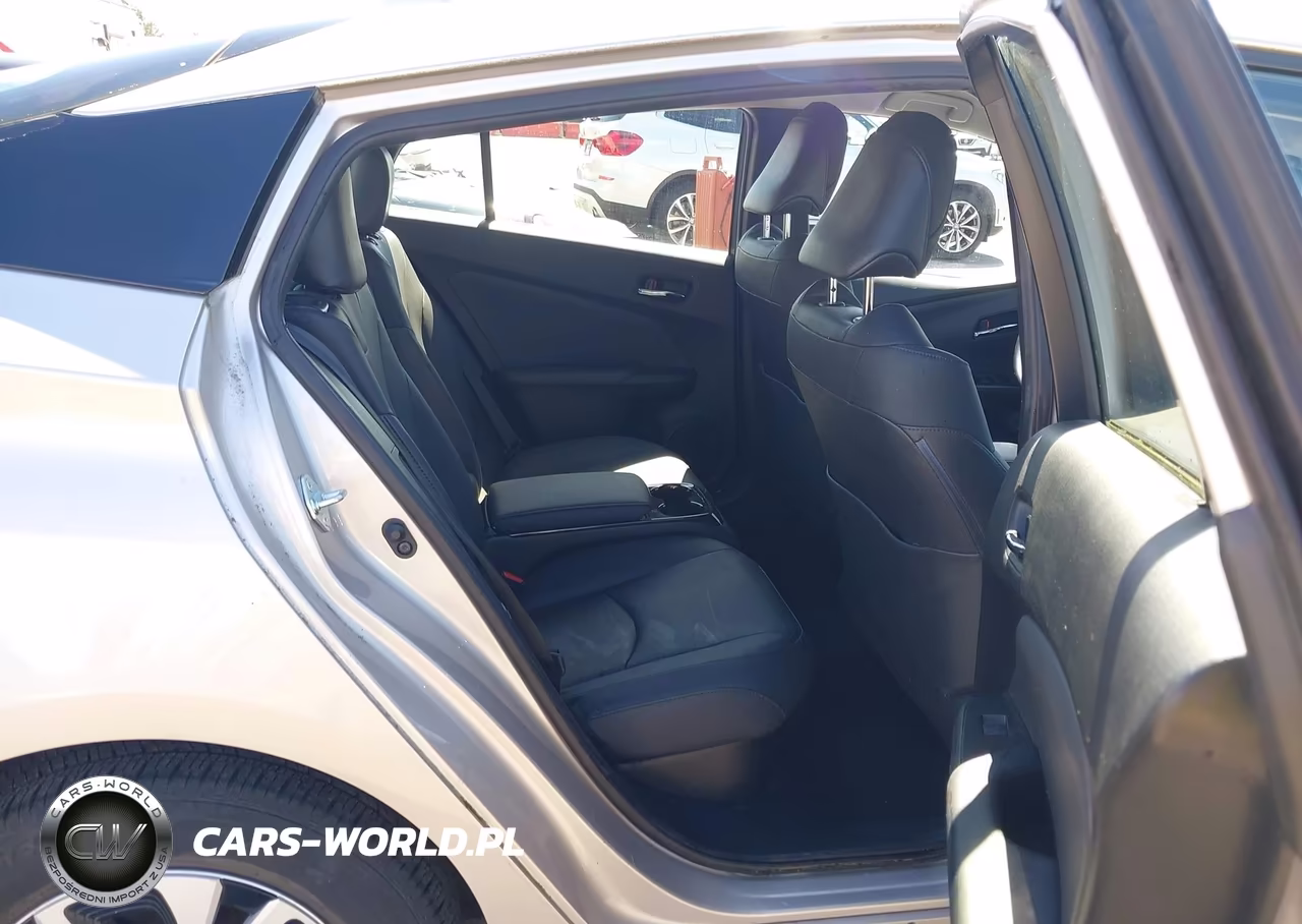 2019 Toyota Prius Prime Advanced VIN:JTDKARFP5K3117587 - 8