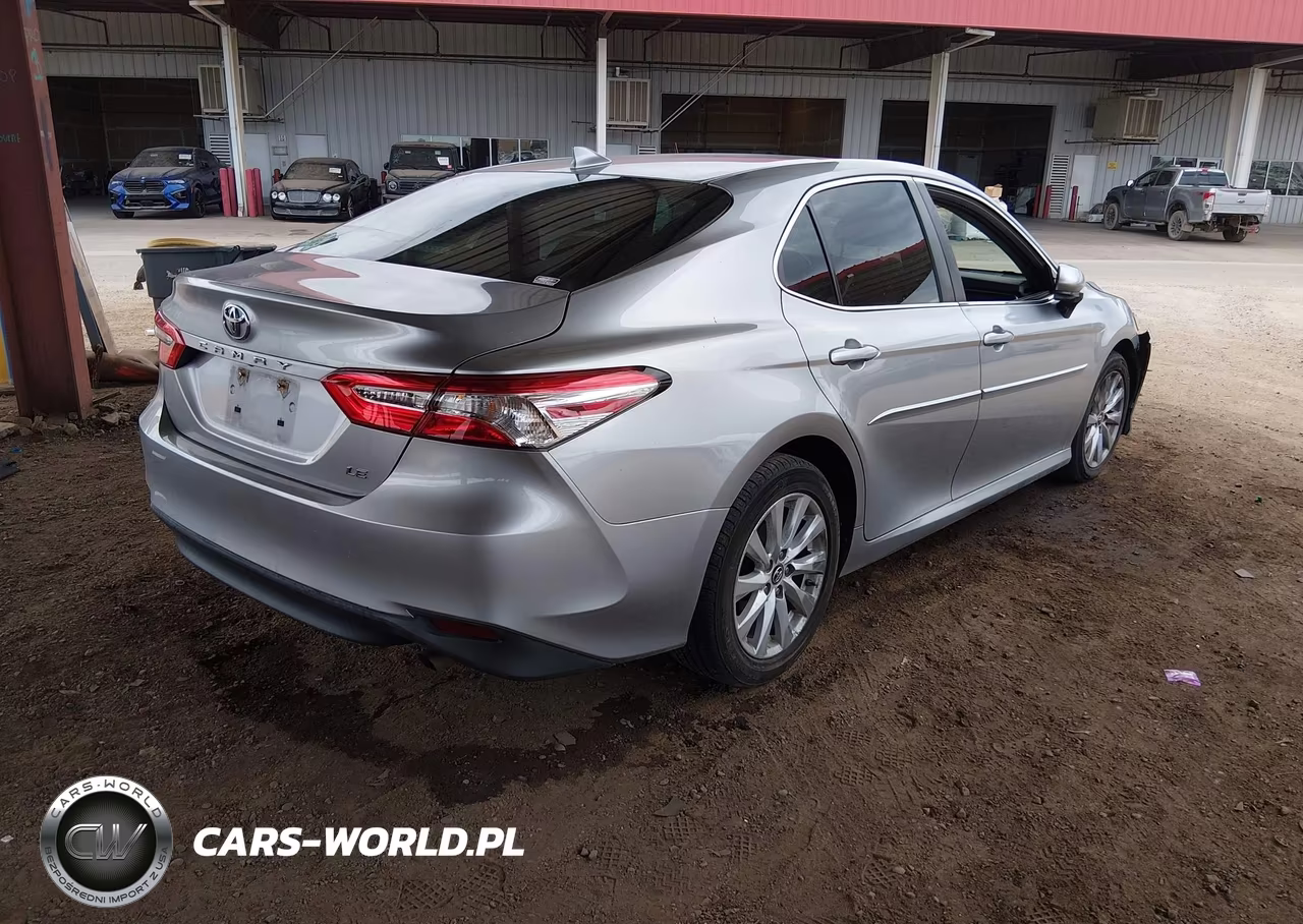 2019 Toyota Camry Le VIN:4T1B11HK9KU823521 - 4