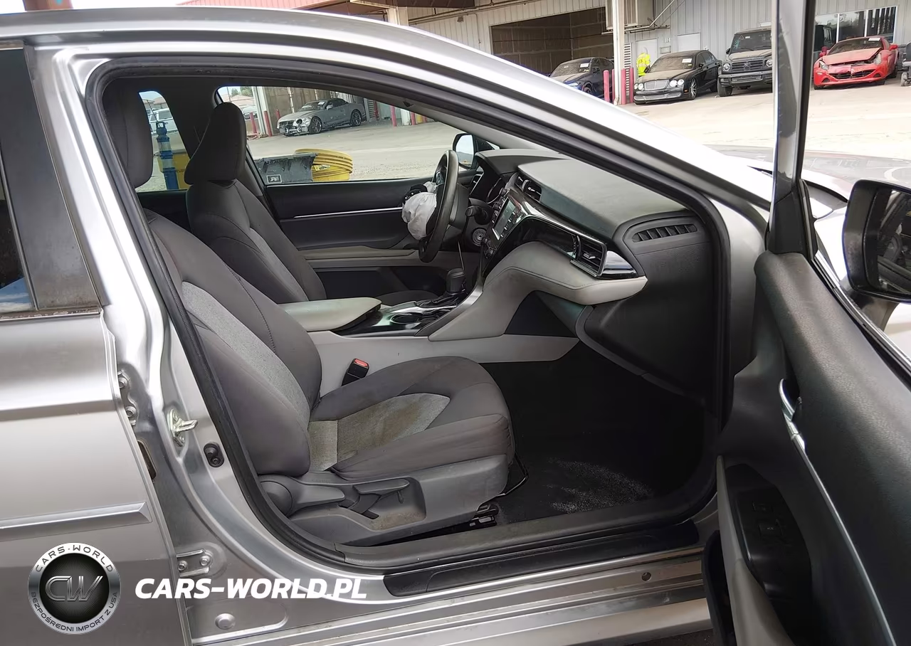 2019 Toyota Camry Le VIN:4T1B11HK9KU823521 - 5