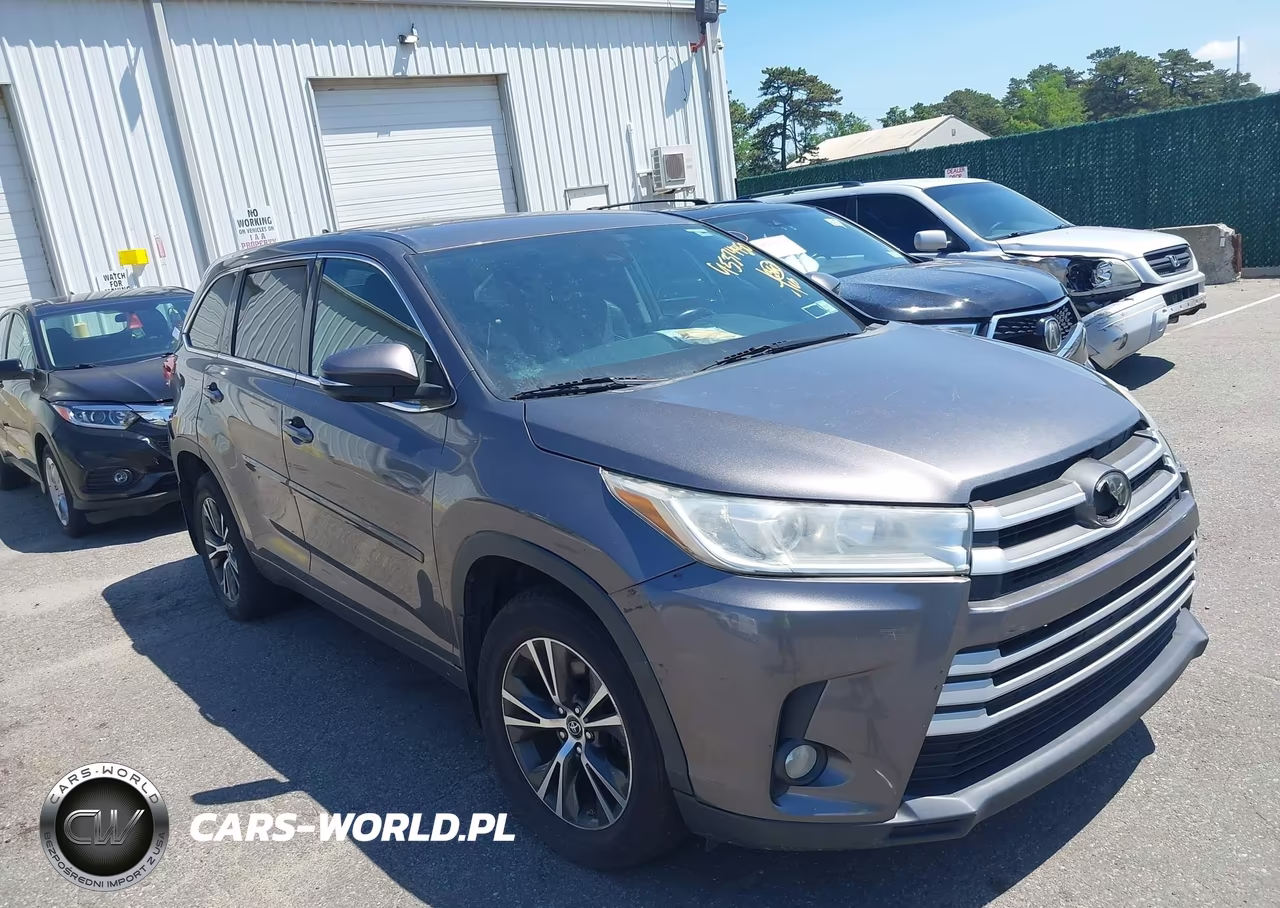 2018 Toyota Highlander Le Plus – zdjęcie 1 z 17