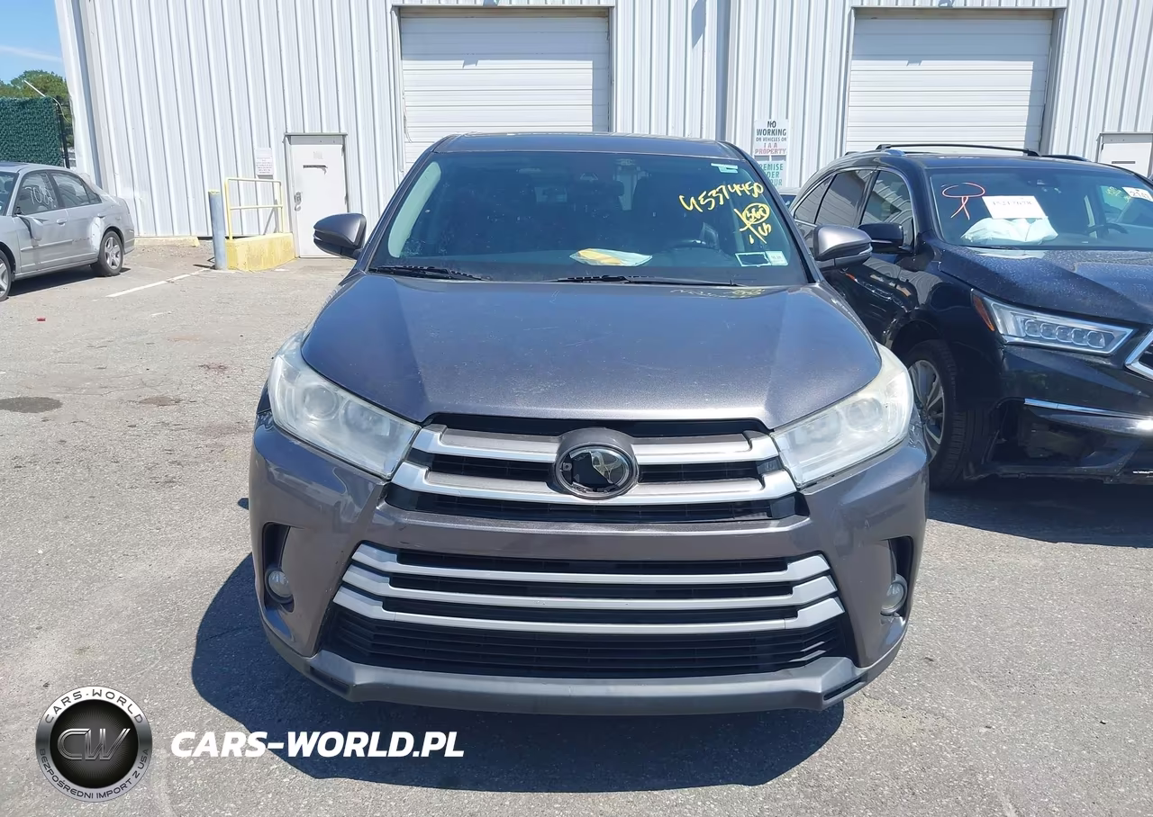 2018 Toyota Highlander Le Plus VIN:5TDBZRFH9JS865113 - 12
