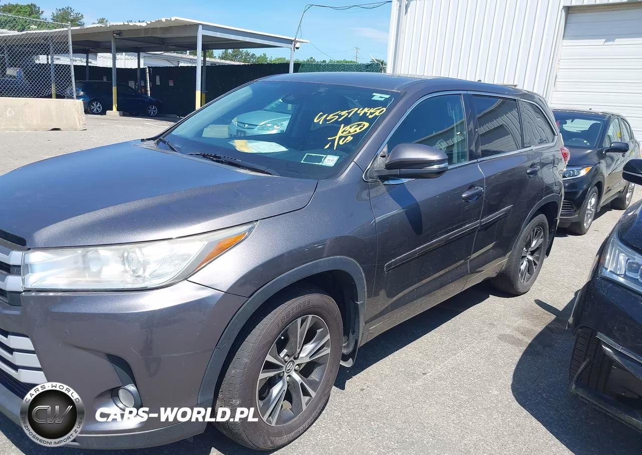 2018 Toyota Highlander Le Plus VIN:5TDBZRFH9JS865113 - 14