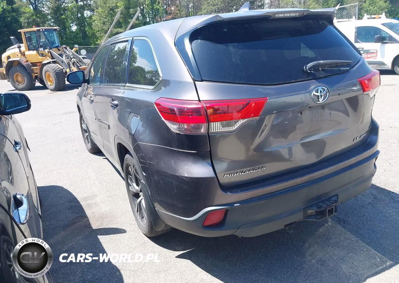 2018 Toyota Highlander Le Plus VIN:5TDBZRFH9JS865113 - 3