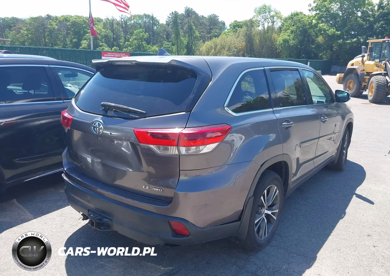 2018 Toyota Highlander Le Plus VIN:5TDBZRFH9JS865113 - 4