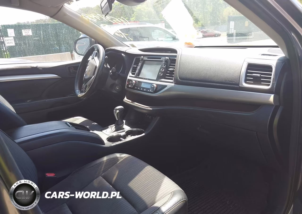 2018 Toyota Highlander Le Plus VIN:5TDBZRFH9JS865113 - 5