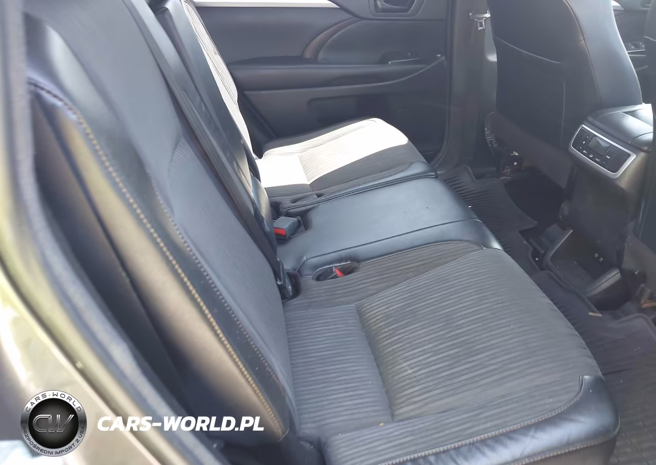 2018 Toyota Highlander Le Plus VIN:5TDBZRFH9JS865113 - 8