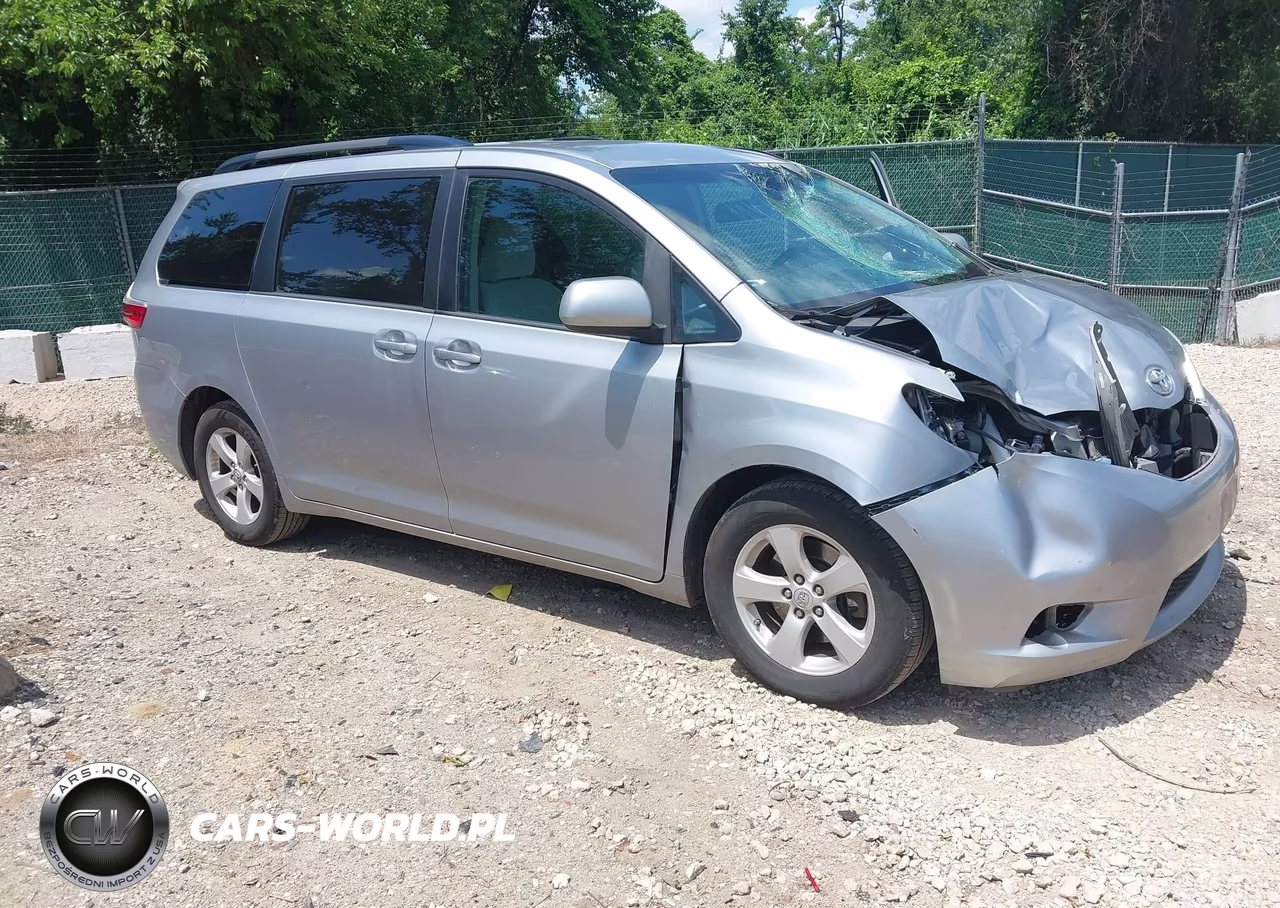 2017 Toyota Sienna Le 8 Passenger – zdjęcie 1 z 16