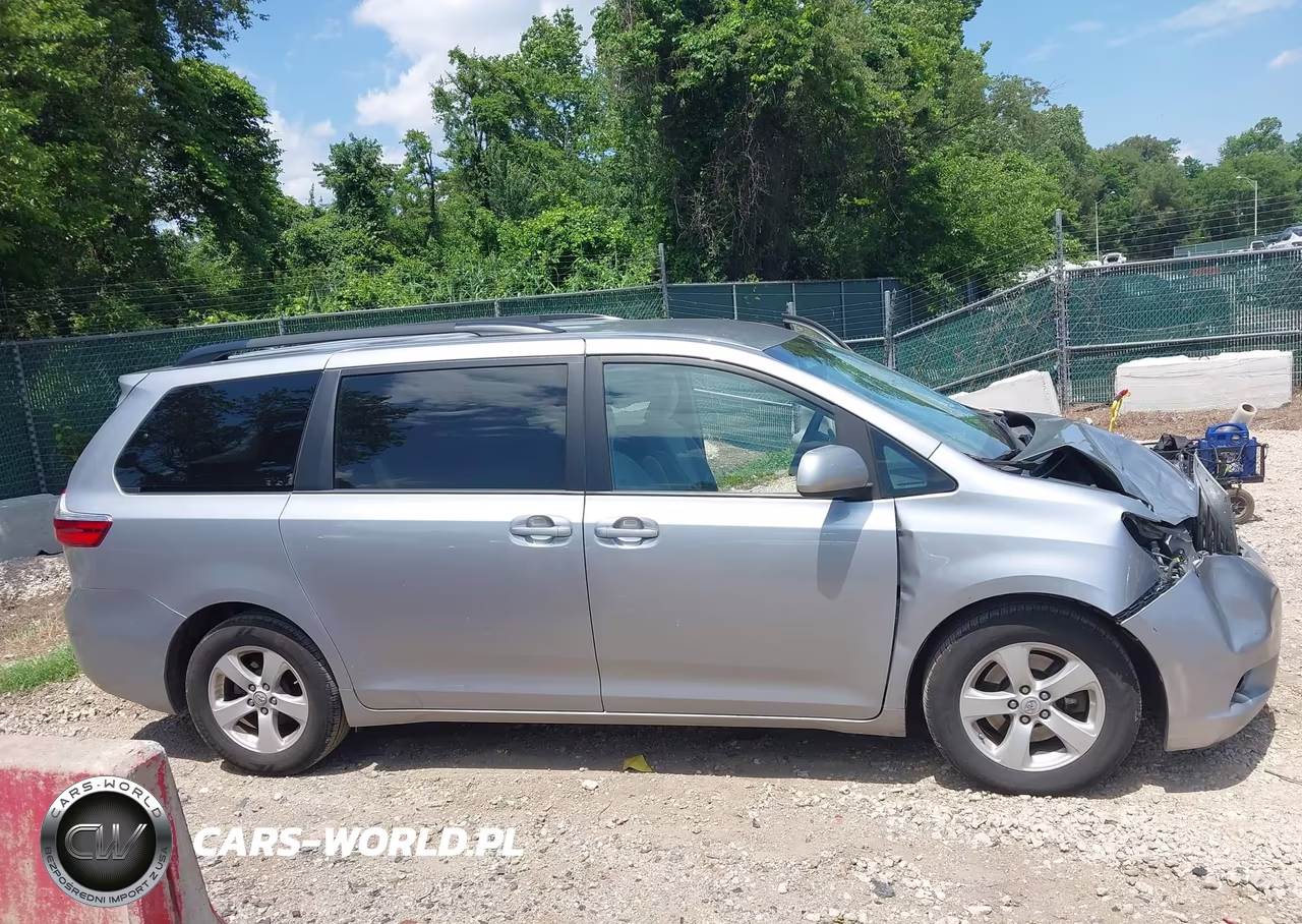 2017 Toyota Sienna Le 8 Passenger VIN:5TDKZ3DC1HS820178 - 13