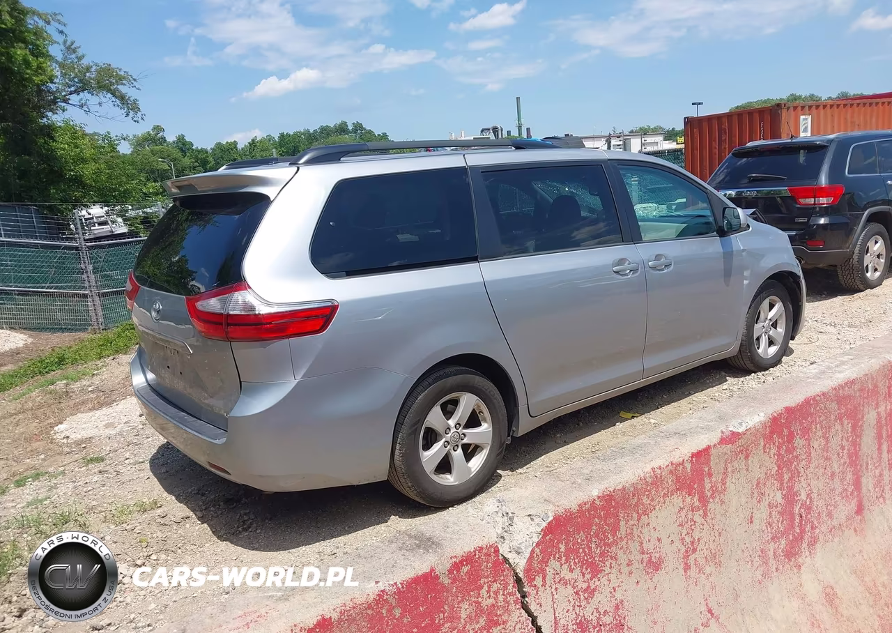 2017 Toyota Sienna Le 8 Passenger VIN:5TDKZ3DC1HS820178 - 4