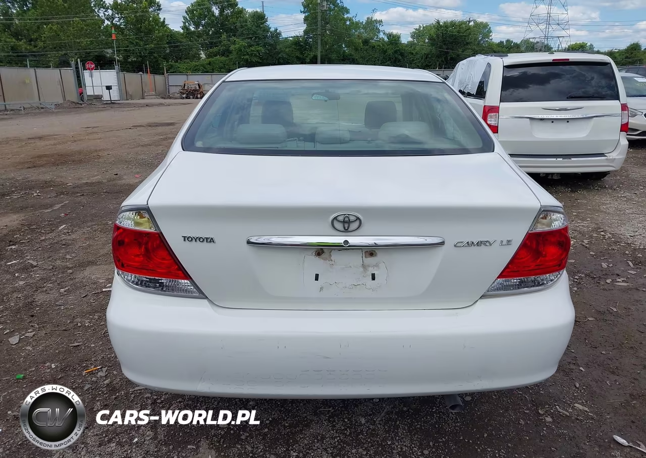 2005 Toyota Camry Le VIN:4T1BE32K55U393399 - 15