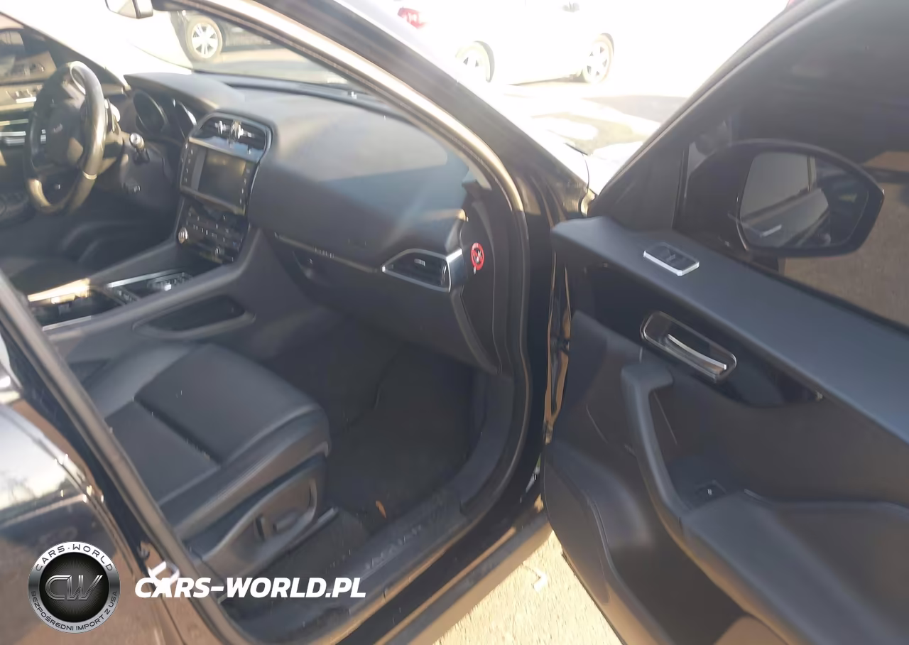 2017 Jaguar F-Pace 20D Premium VIN:SADCJ2BN8HA090877 - 5