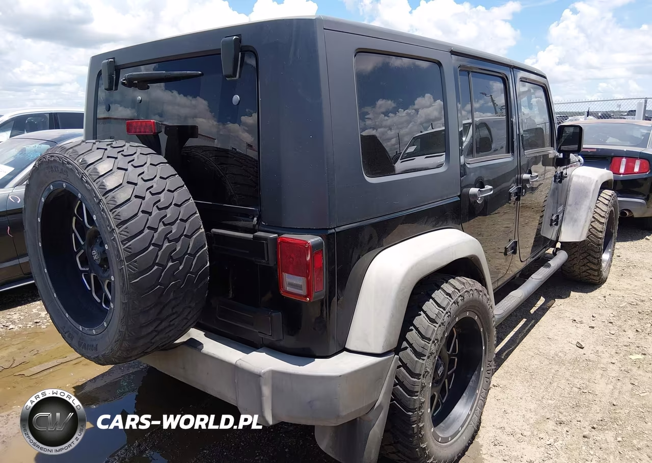 2010 Jeep Wrangler Unlimited Sport VIN:1J4BB3H14AL115549 - 4