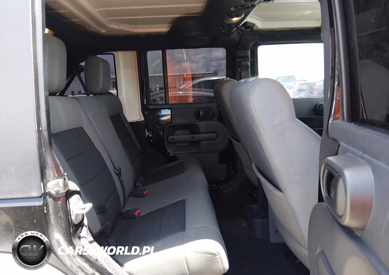 2010 Jeep Wrangler Unlimited Sport VIN:1J4BB3H14AL115549 - 8