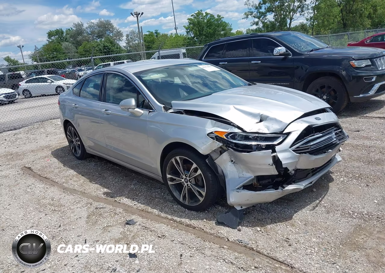 2017 Ford Fusion Titanium – zdjęcie 1 z 18