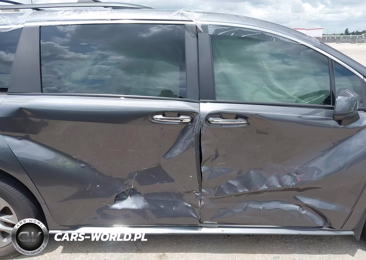 2025 Toyota Sienna Xle VIN:5TDYRKEC3SS250954 - 13