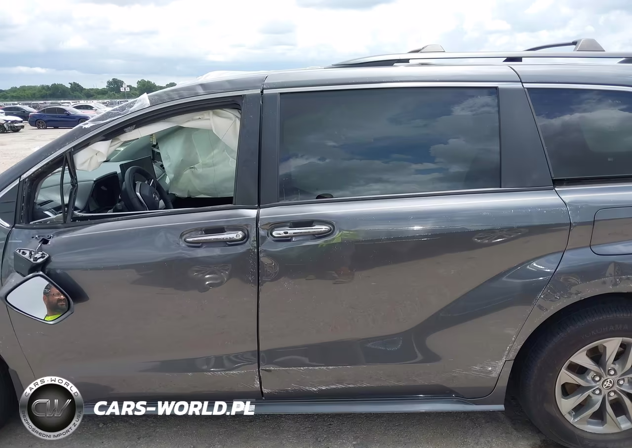2025 Toyota Sienna Xle VIN:5TDYRKEC3SS250954 - 14