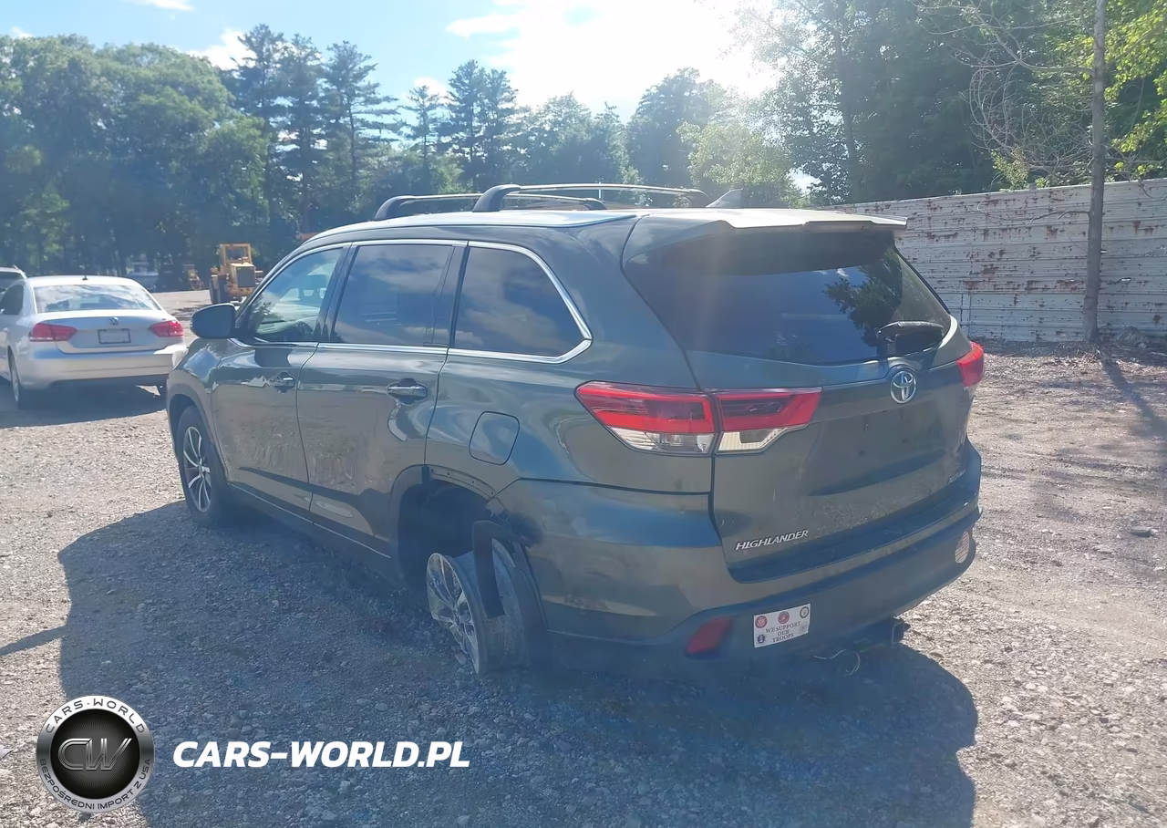 2017 Toyota Highlander Xle VIN:5TDJZRFH2HS482961 - 3