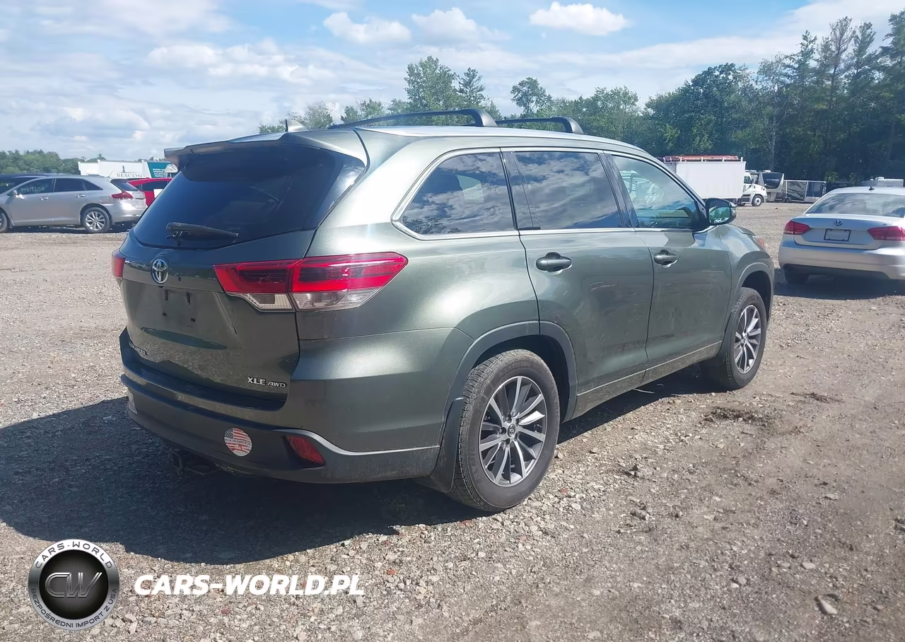 2017 Toyota Highlander Xle VIN:5TDJZRFH2HS482961 - 4