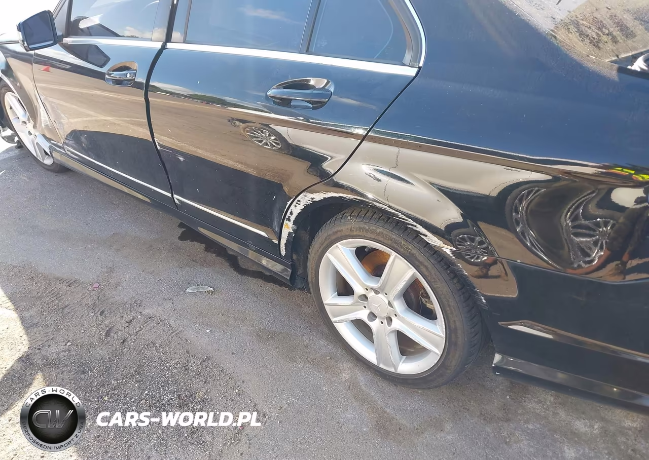 2011 Mercedes-Benz C 300 Sport VIN:WDDGF5EB6BR157735 - 14