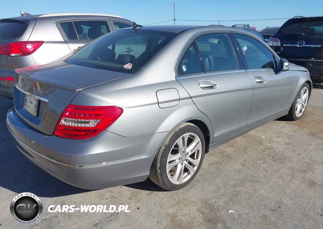 2012 Mercedes-Benz C 250 Luxury-Sport VIN:WDDGF4HB5CR225174 - 4