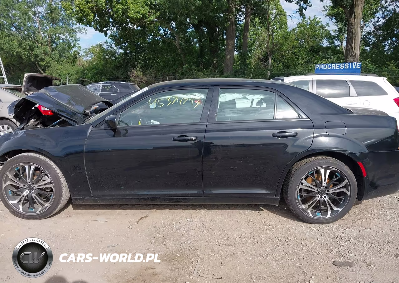 2022 Chrysler 300 Touring VIN:2C3CCAAG6NH241395 - 14