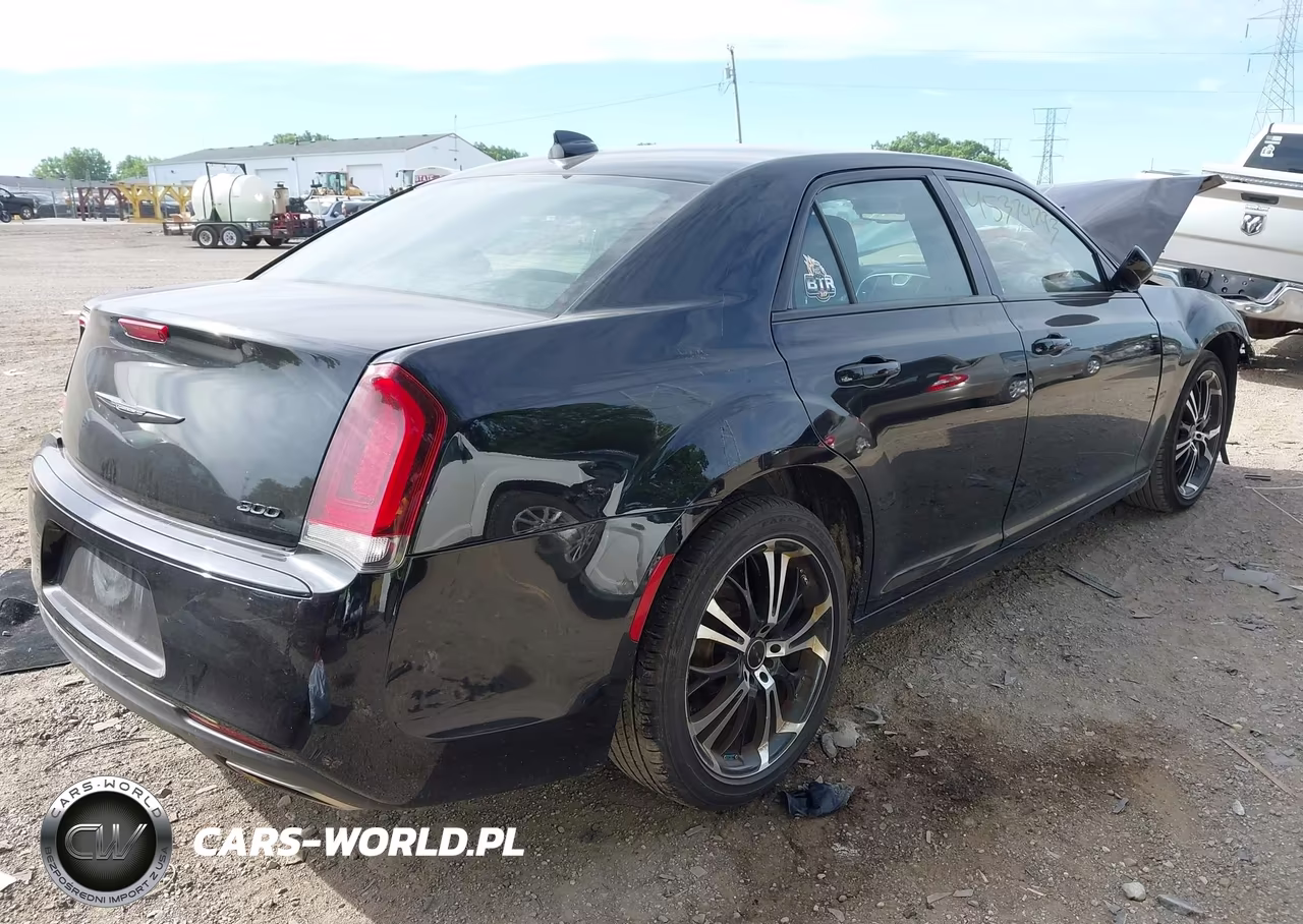 2022 Chrysler 300 Touring VIN:2C3CCAAG6NH241395 - 4