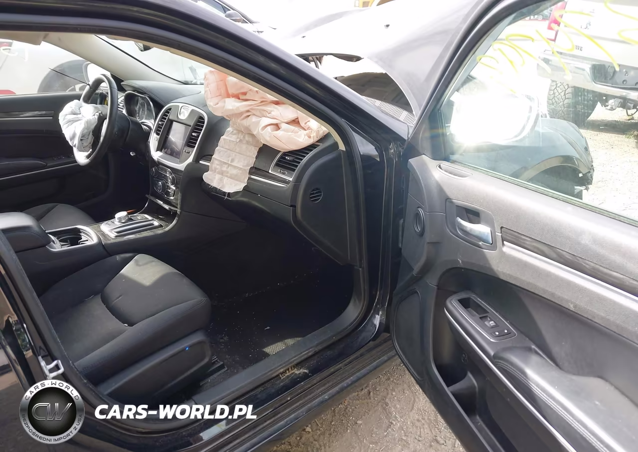 2022 Chrysler 300 Touring VIN:2C3CCAAG6NH241395 - 5