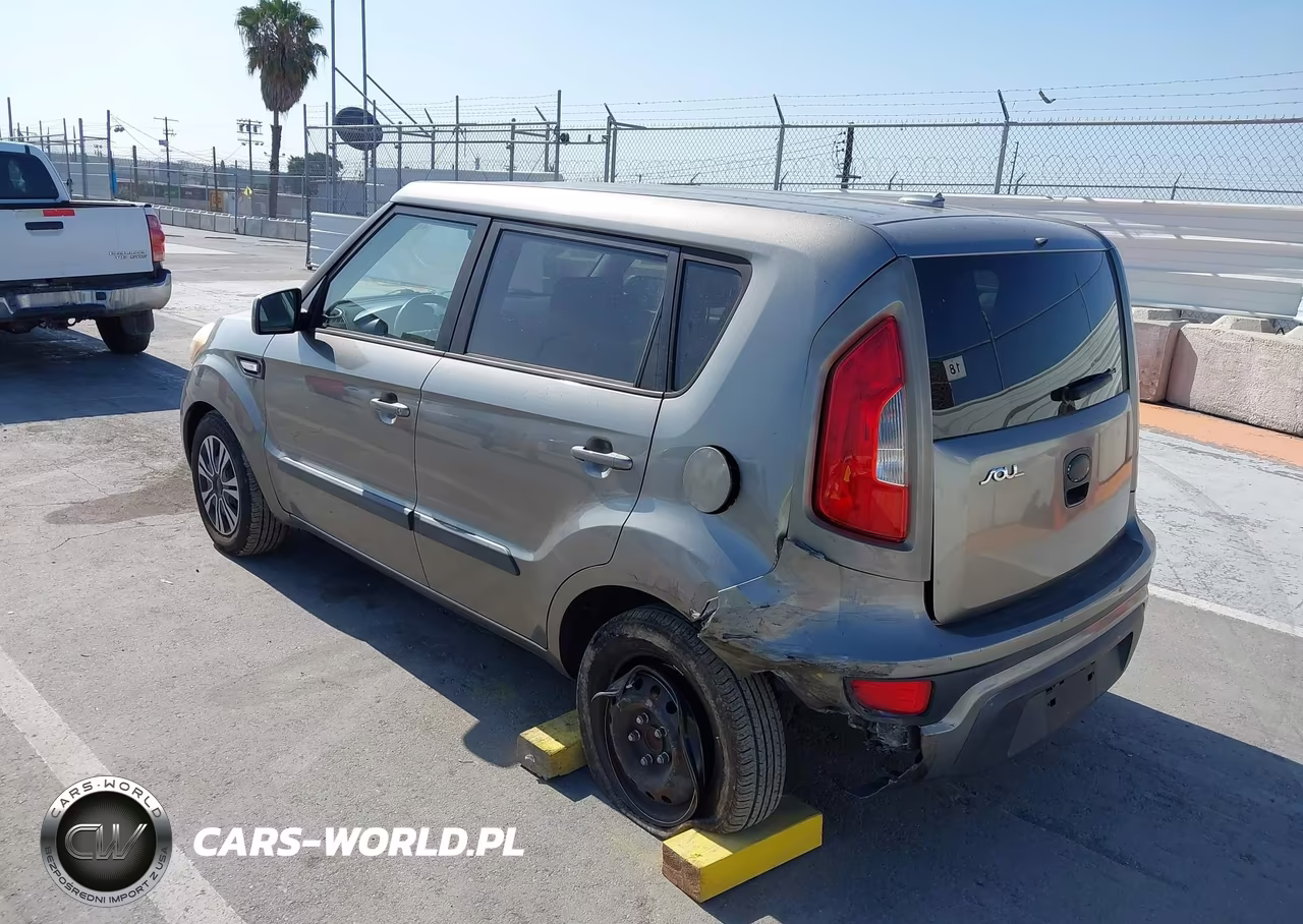 2013 Kia Soul VIN:KNDJT2A56D7622634 - 3