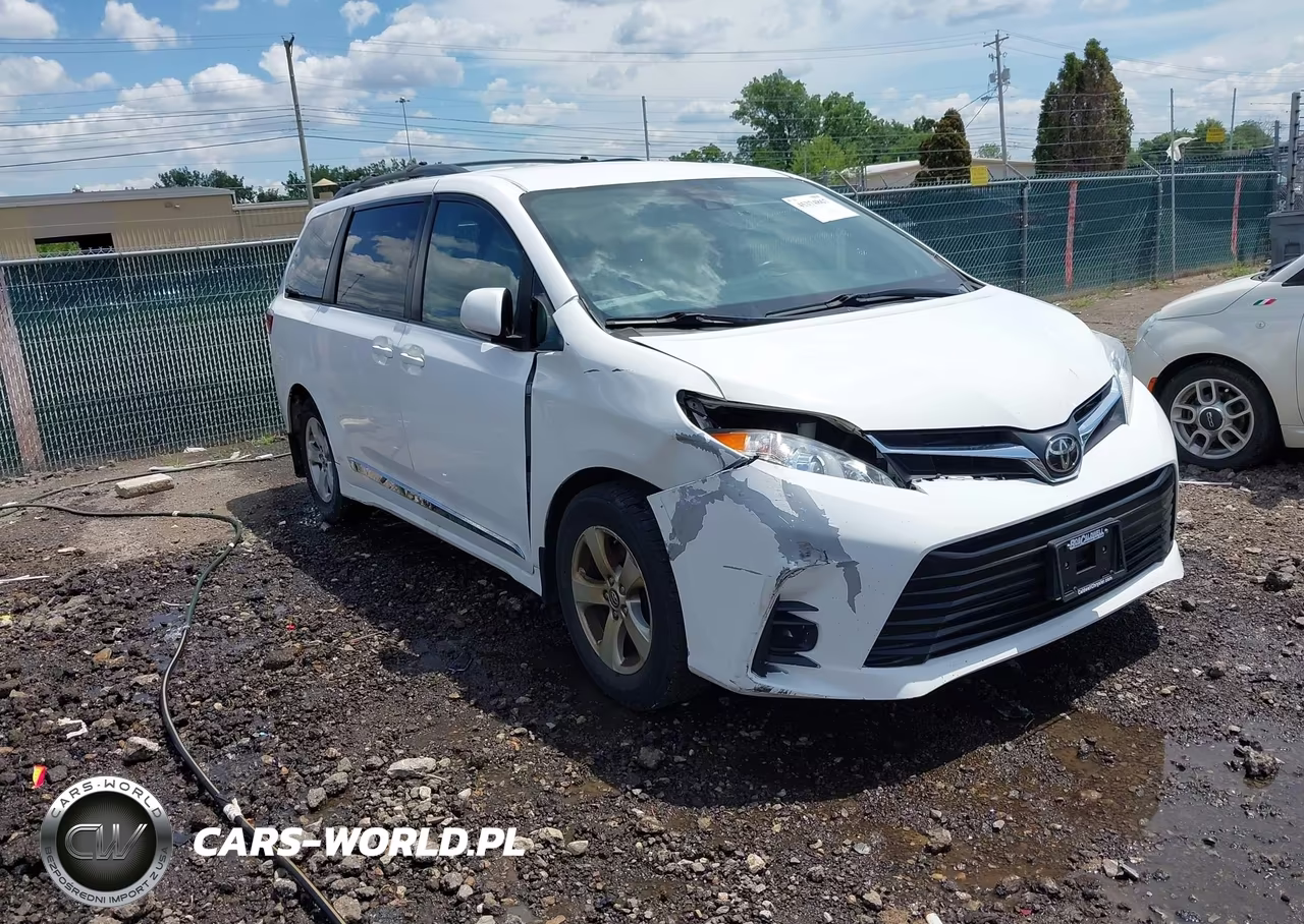 2018 Toyota Sienna Le 8 Passenger – zdjęcie 1 z 16
