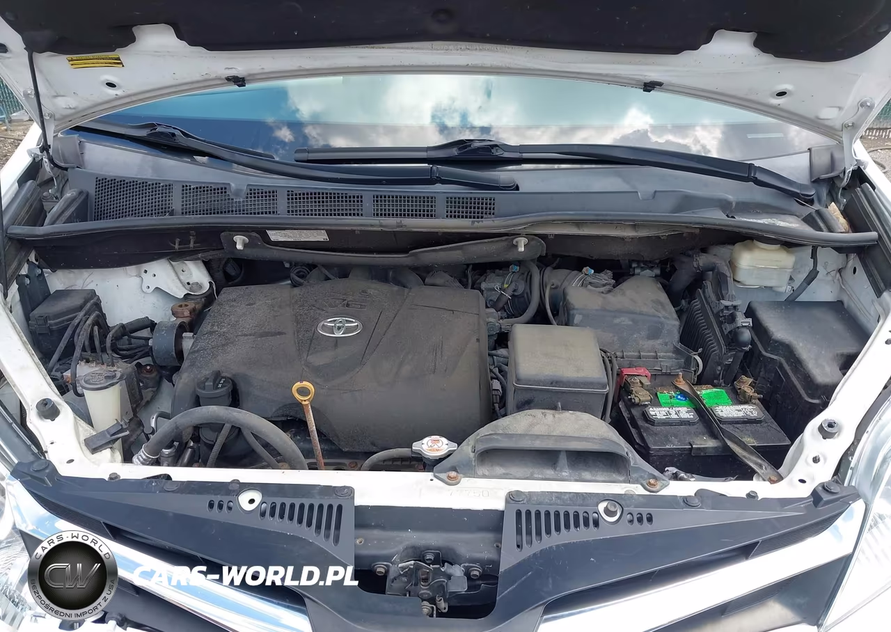 2018 Toyota Sienna Le 8 Passenger VIN:5TDKZ3DC8JS946401 - 10