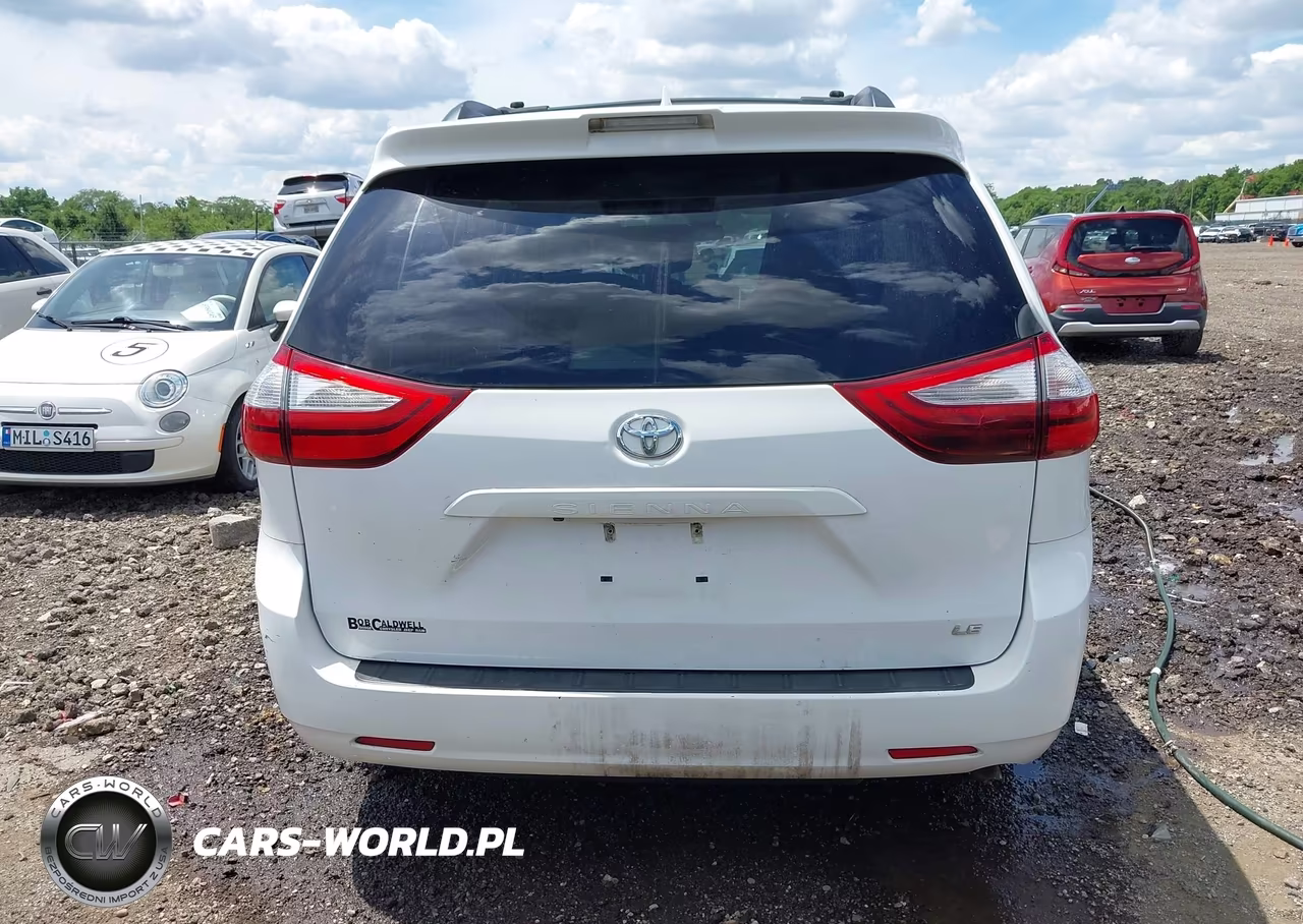 2018 Toyota Sienna Le 8 Passenger VIN:5TDKZ3DC8JS946401 - 16