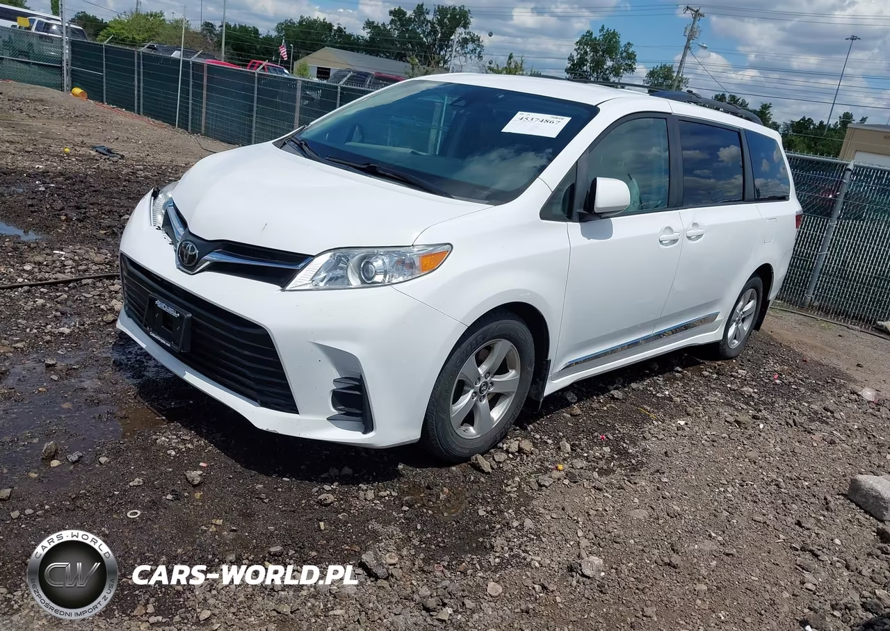 2018 Toyota Sienna Le 8 Passenger VIN:5TDKZ3DC8JS946401 - 2