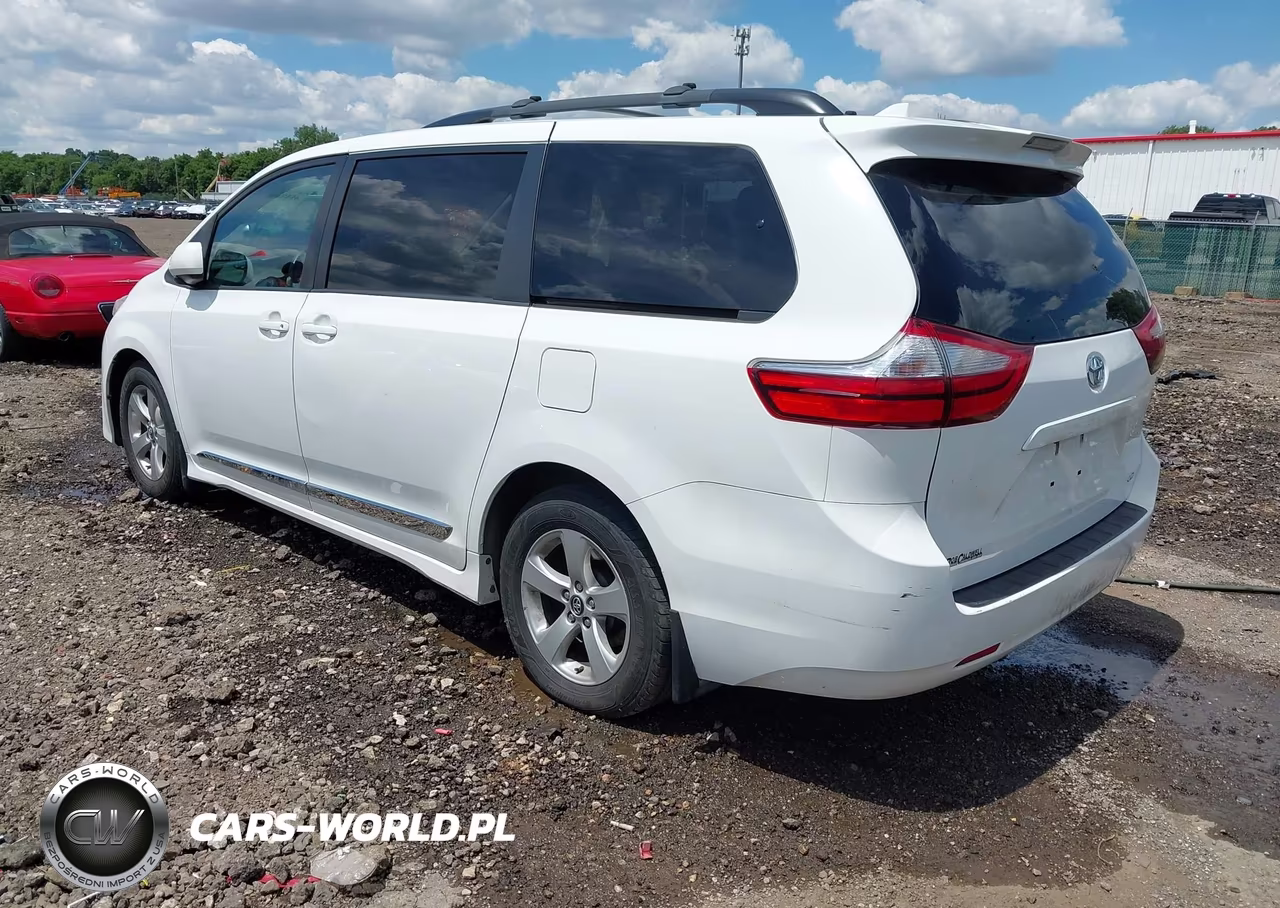 2018 Toyota Sienna Le 8 Passenger VIN:5TDKZ3DC8JS946401 - 3