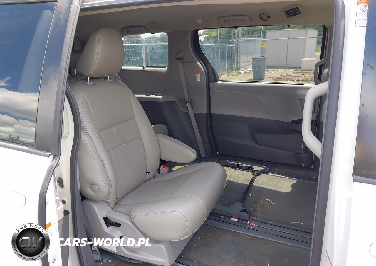 2018 Toyota Sienna Le 8 Passenger VIN:5TDKZ3DC8JS946401 - 8
