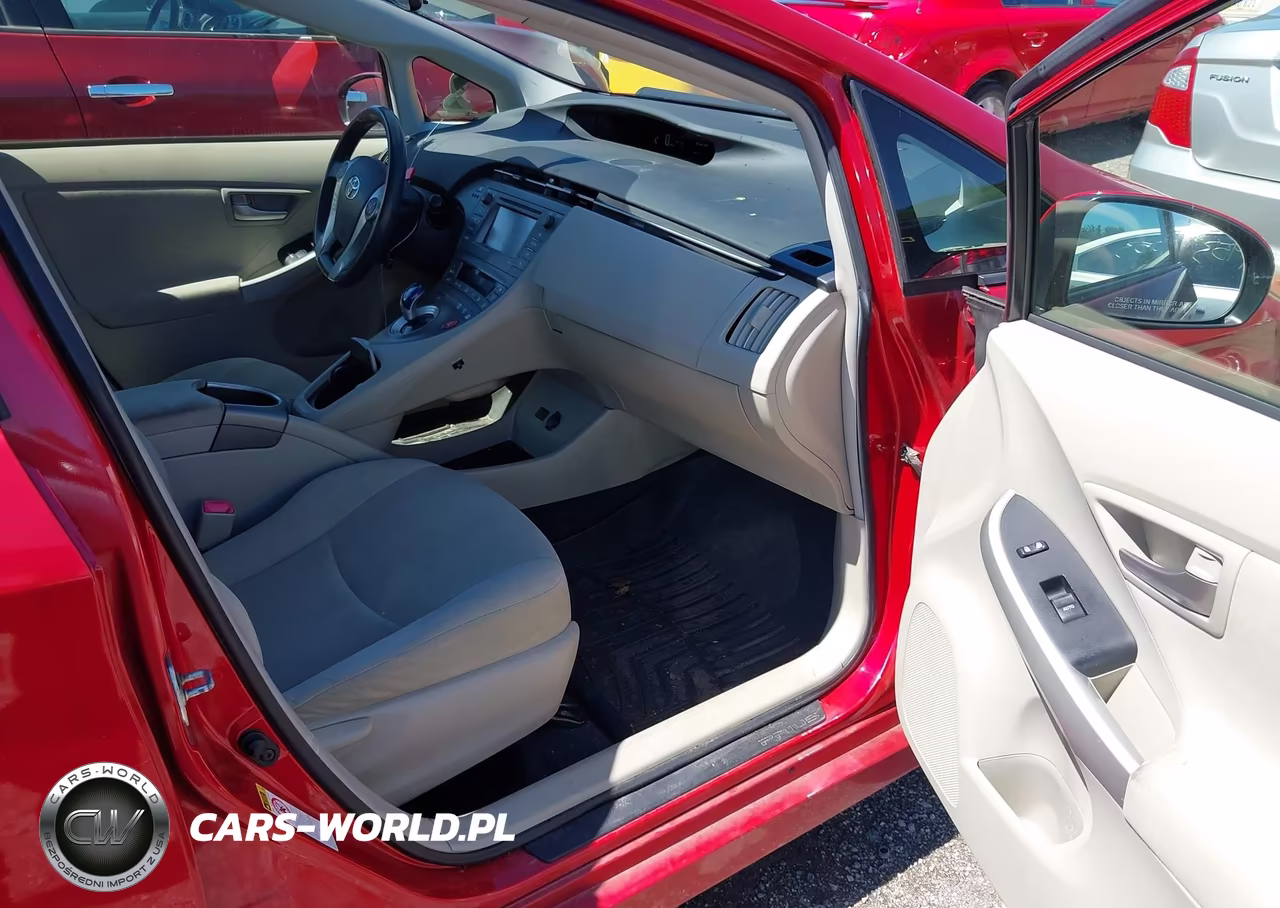 2013 Toyota Prius Two VIN:JTDKN3DU3D1636744 - 5