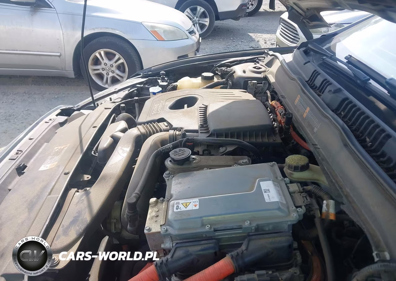 2014 Ford Fusion Energi Titanium VIN:3FA6P0SU9ER102898 - 10