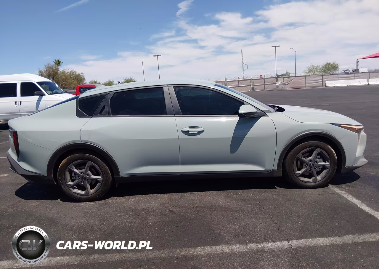 2025 Kia K4 Lxs VIN:3KPFT4DE7SE228439 - 13