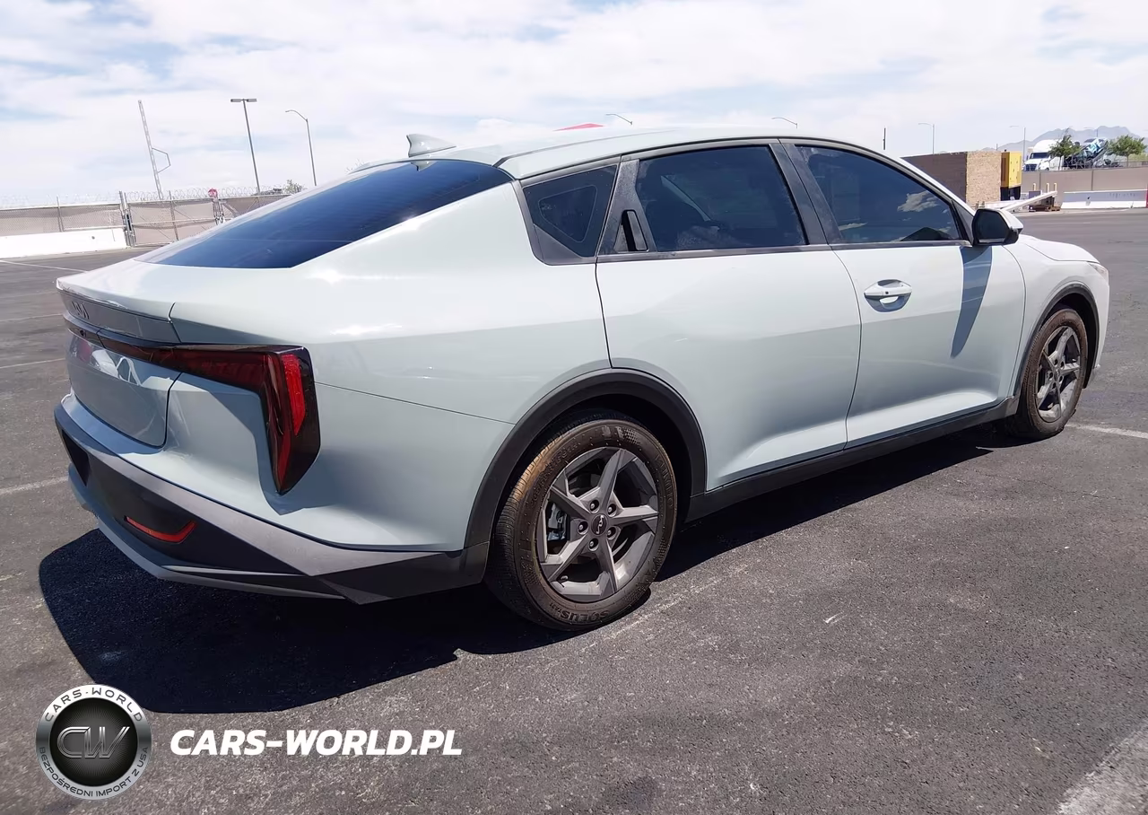 2025 Kia K4 Lxs VIN:3KPFT4DE7SE228439 - 4