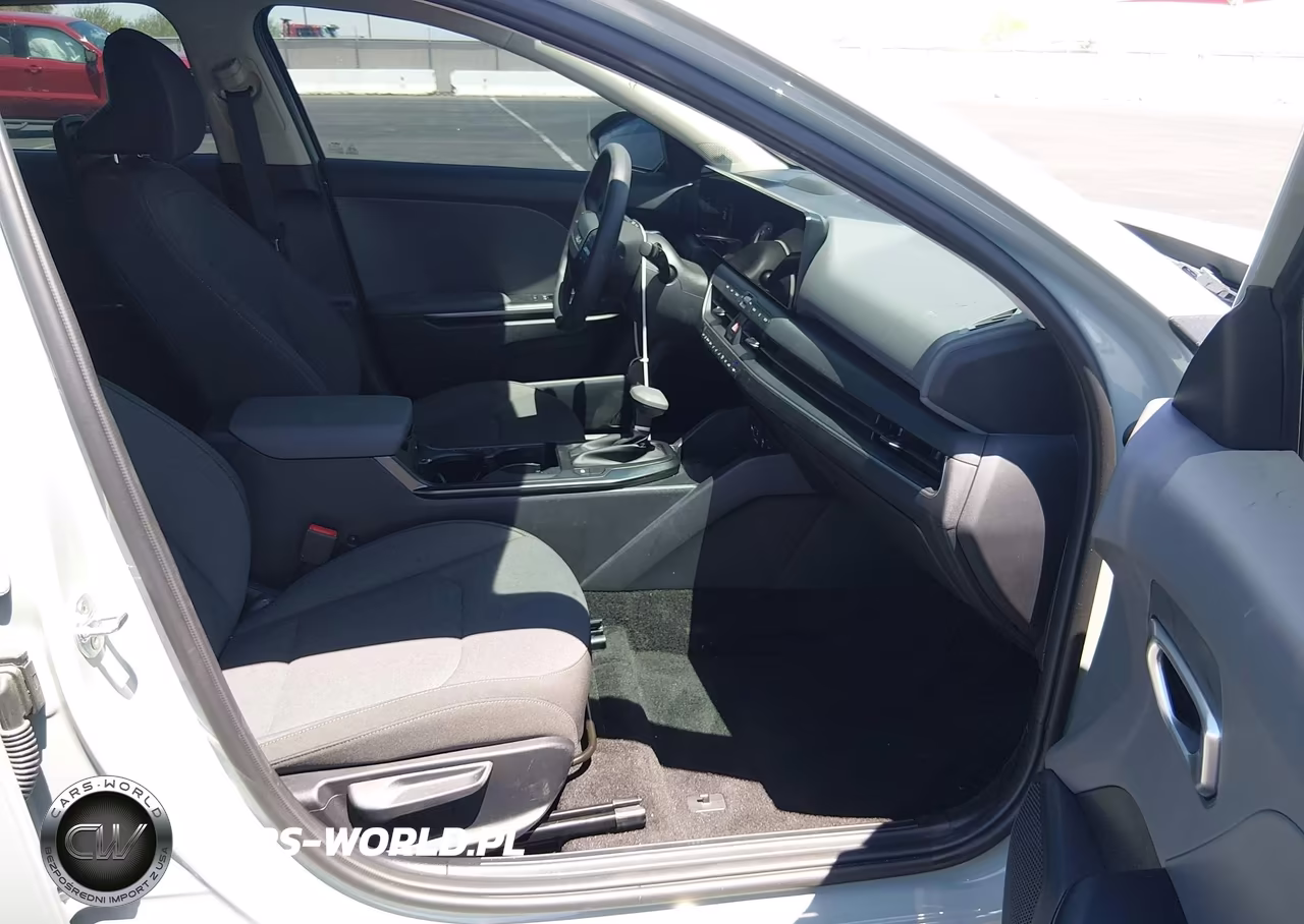 2025 Kia K4 Lxs VIN:3KPFT4DE7SE228439 - 5