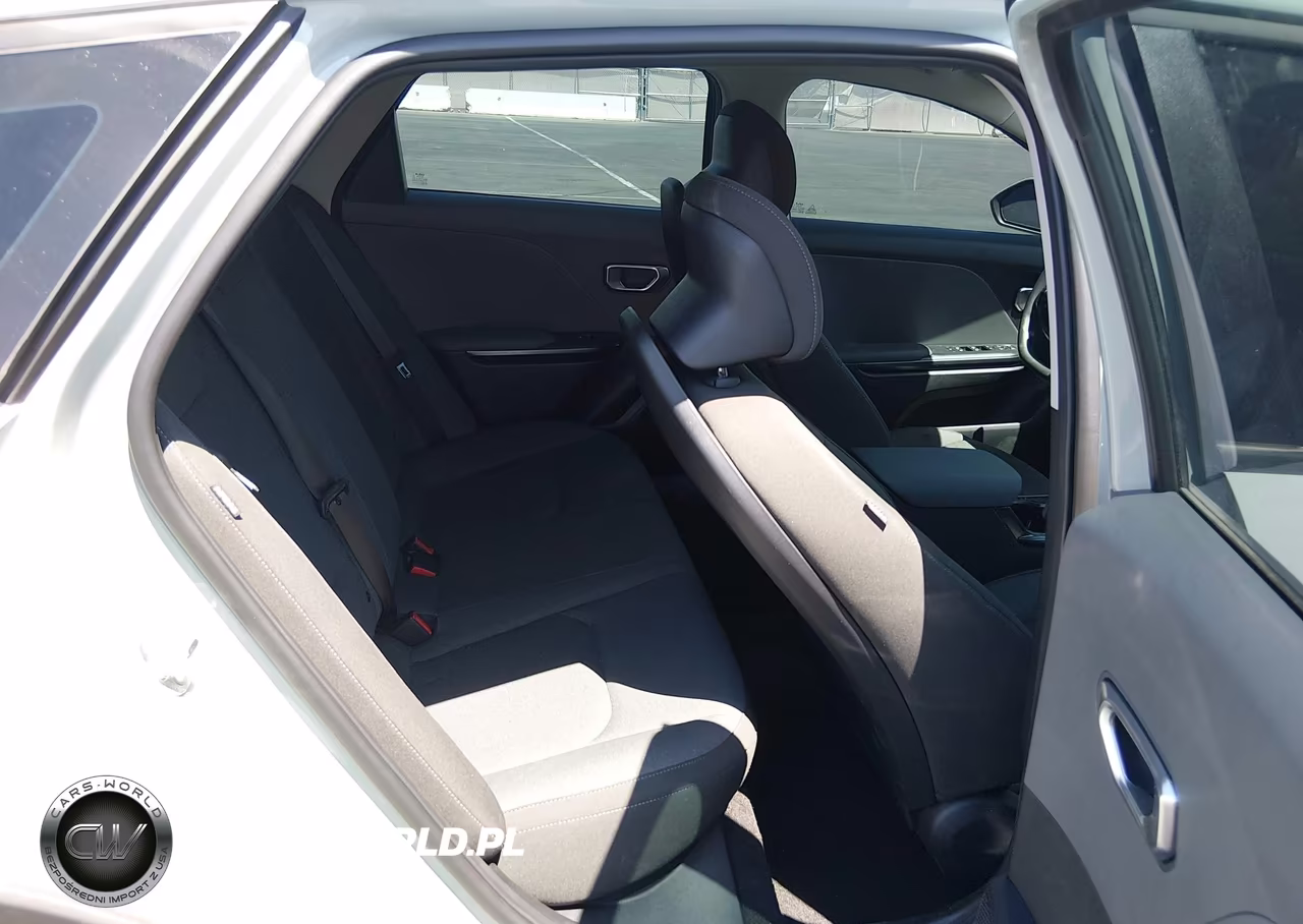 2025 Kia K4 Lxs VIN:3KPFT4DE7SE228439 - 8