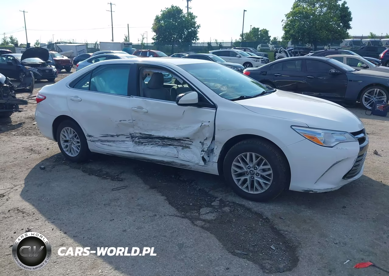 2017 Toyota Camry Le – zdjęcie 1 z 15