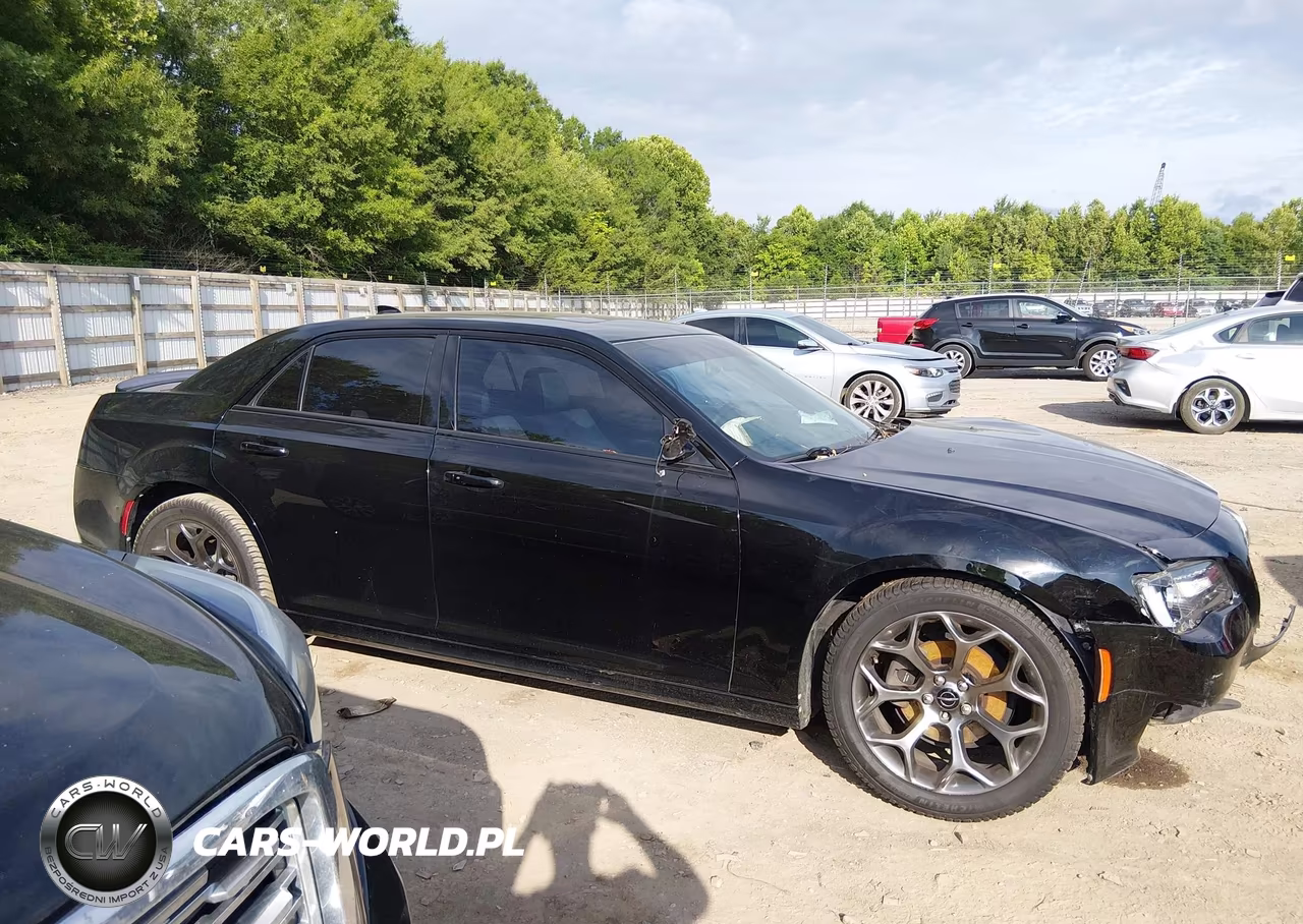 2018 Chrysler 300 300S VIN:2C3CCABG2JH142839 - 14