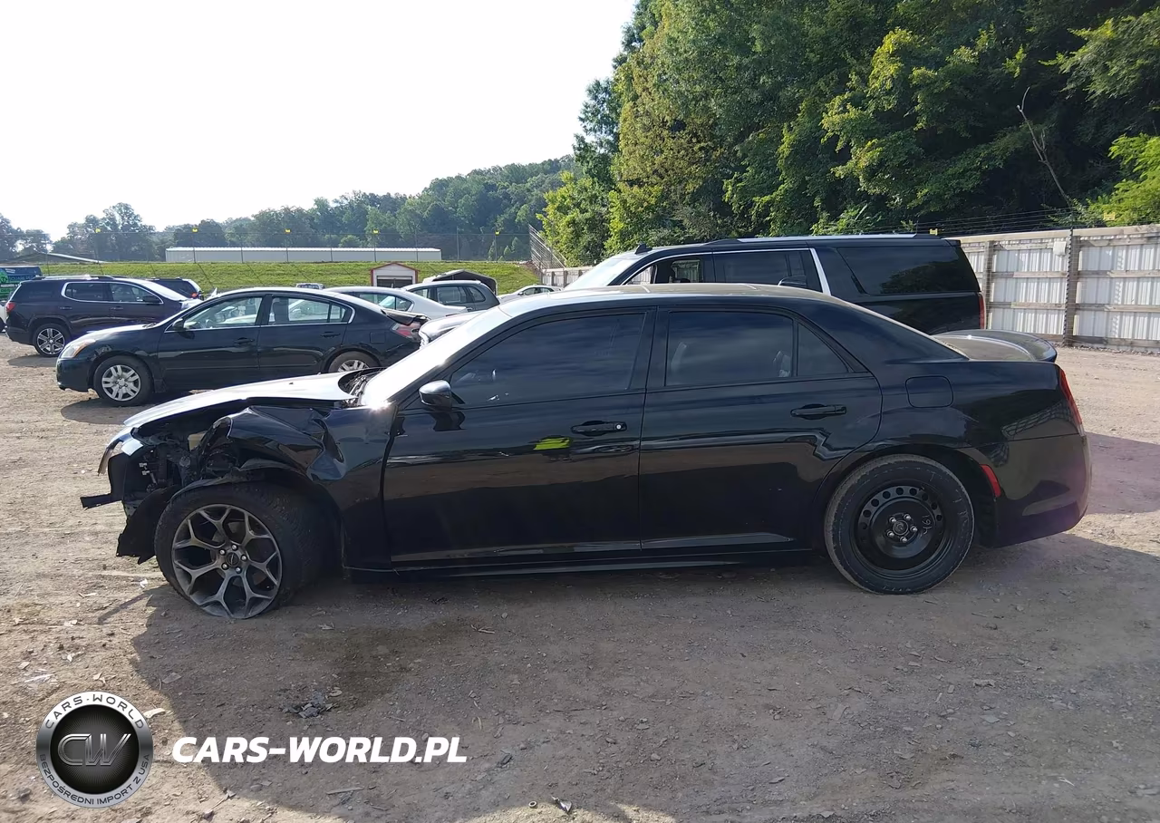 2018 Chrysler 300 300S VIN:2C3CCABG2JH142839 - 15