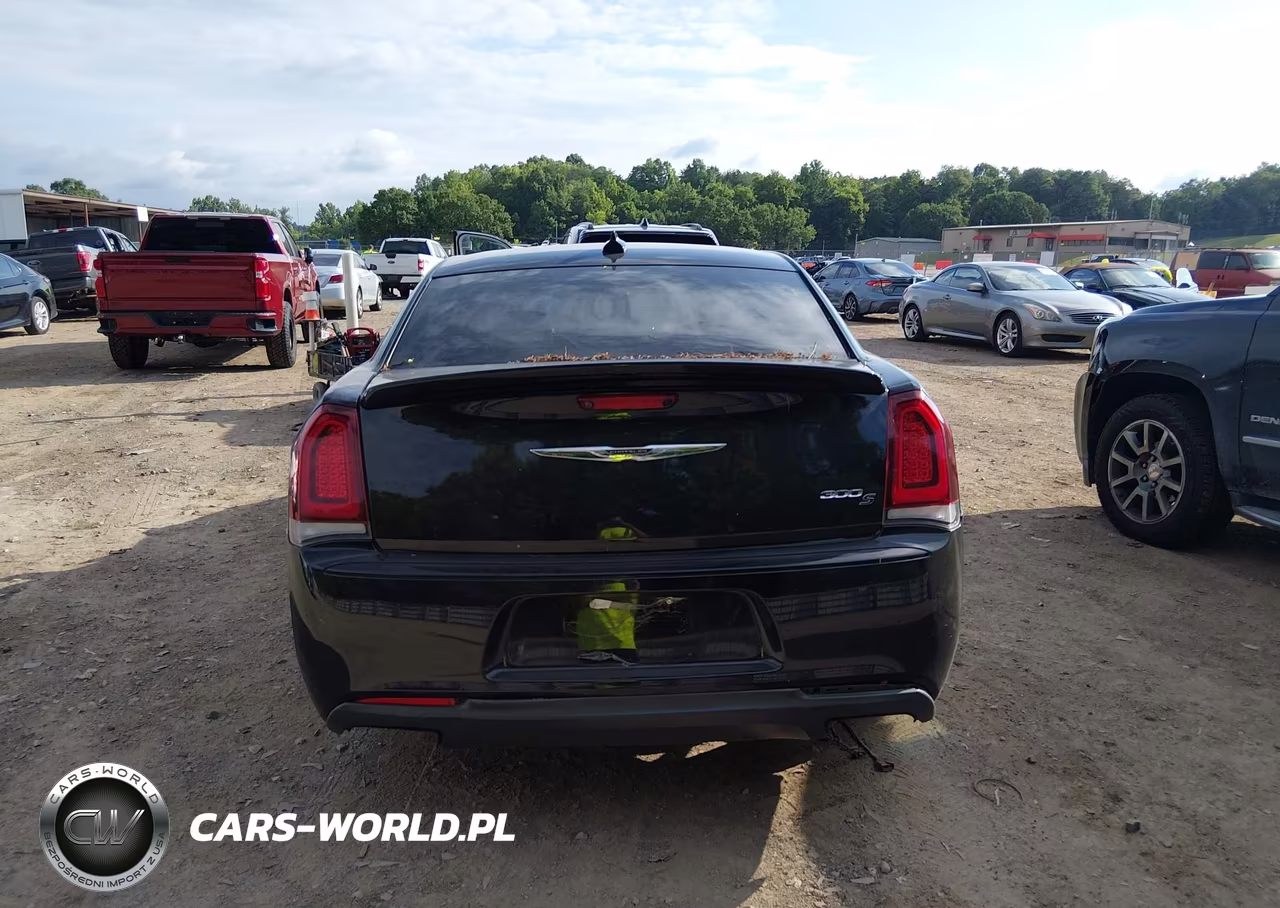 2018 Chrysler 300 300S VIN:2C3CCABG2JH142839 - 17