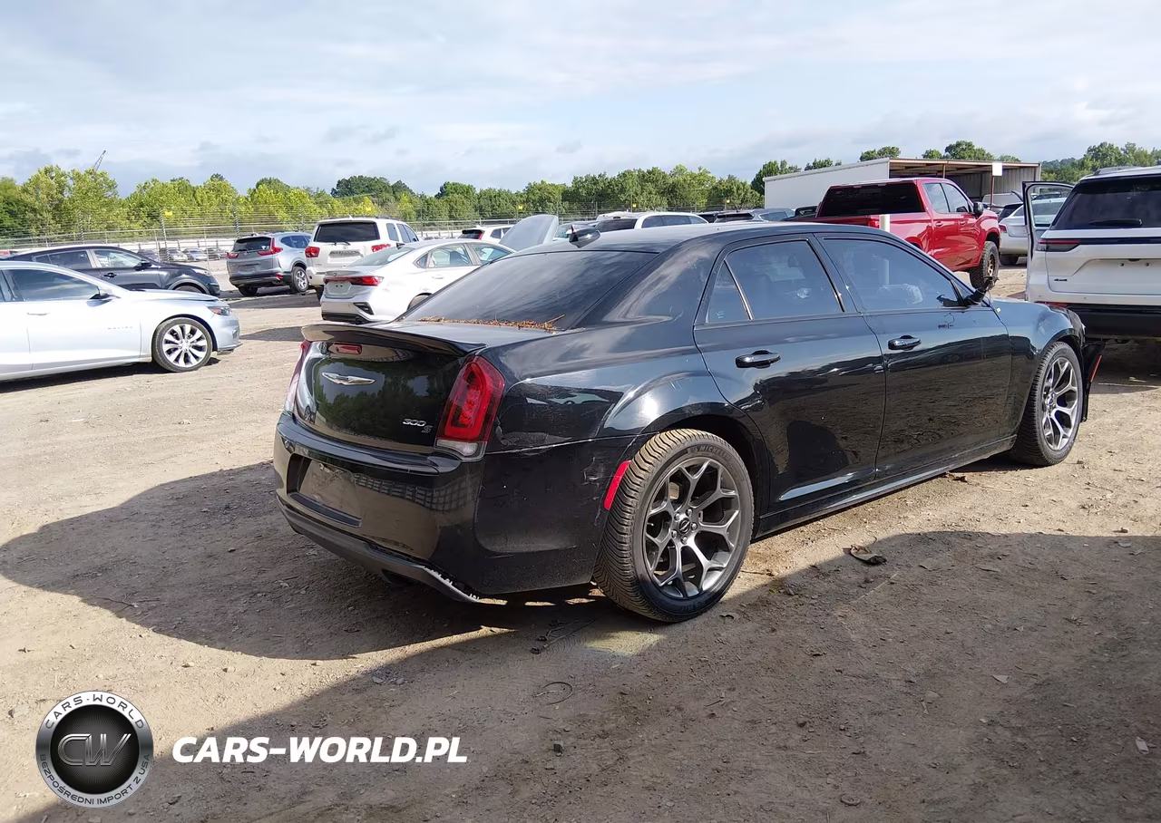2018 Chrysler 300 300S VIN:2C3CCABG2JH142839 - 4