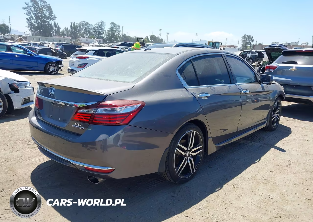 2017 Honda Accord Touring V6 VIN:1HGCR3F9XHA004431 - 4