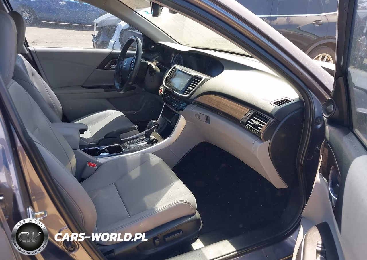2017 Honda Accord Touring V6 VIN:1HGCR3F9XHA004431 - 5