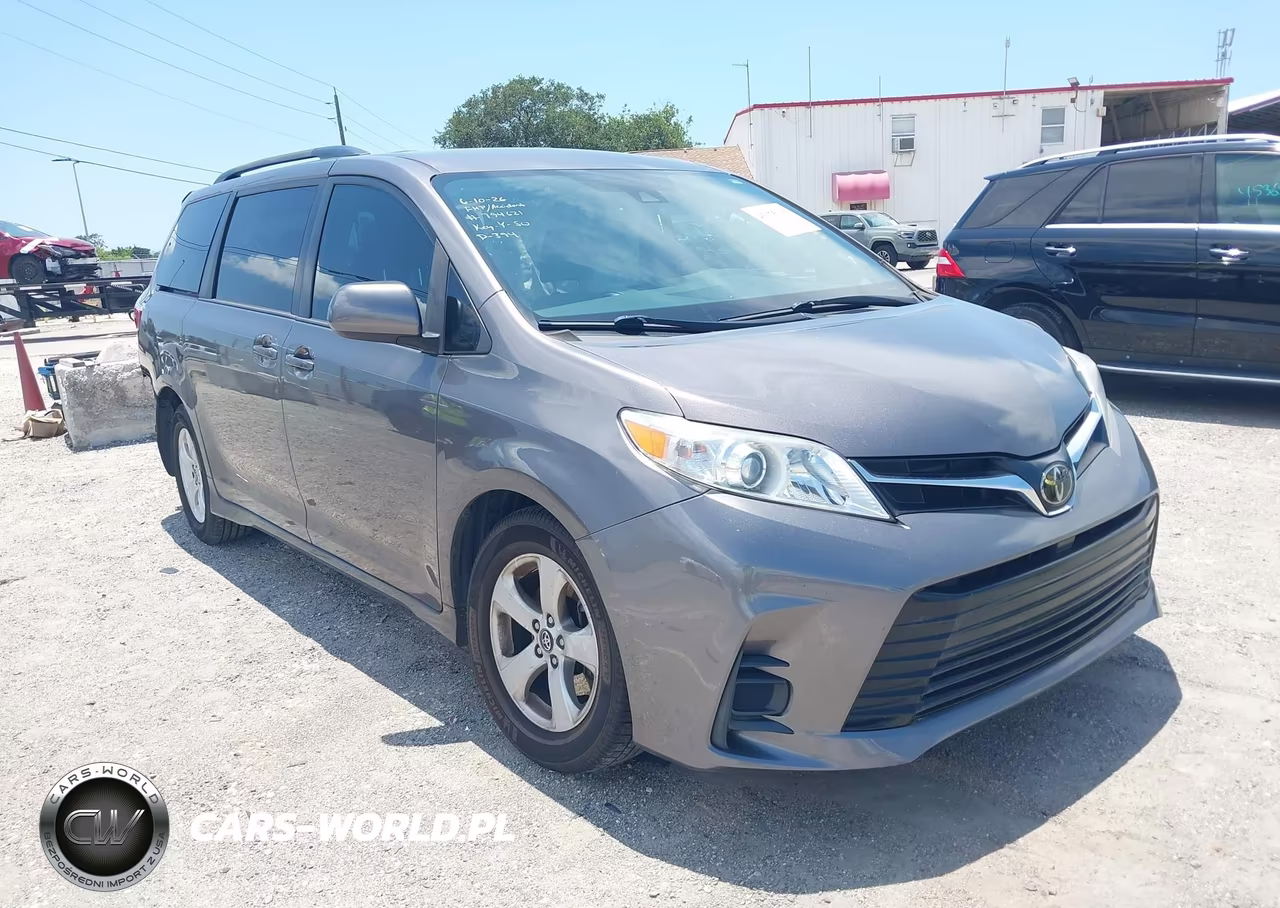 2018 Toyota Sienna Le 8 Passenger