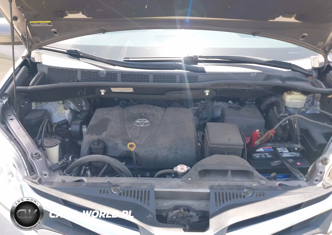 2018 Toyota Sienna Le 8 Passenger VIN:5TDKZ3DC9JS954586 - 10