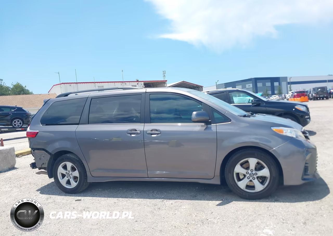 2018 Toyota Sienna Le 8 Passenger VIN:5TDKZ3DC9JS954586 - 14